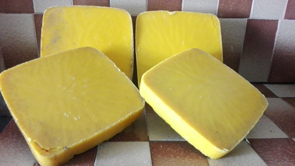 Продавам пчелен мед, восък