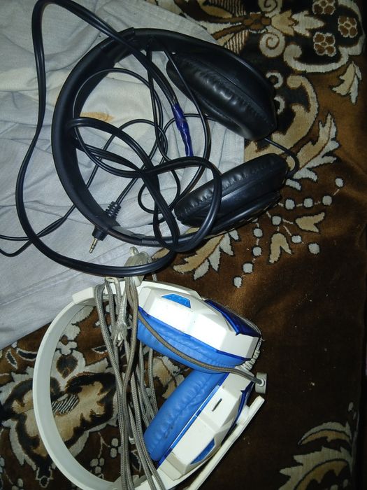 Продам 2 пары наушники