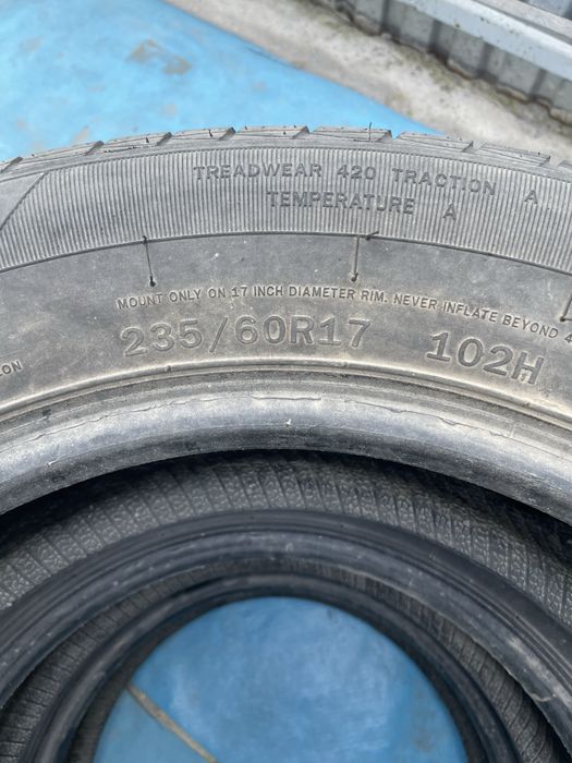 Продам шины б/у 235/60/R17