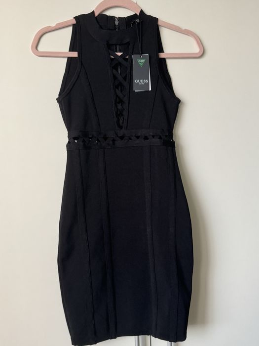 Бандажна рокля Guess