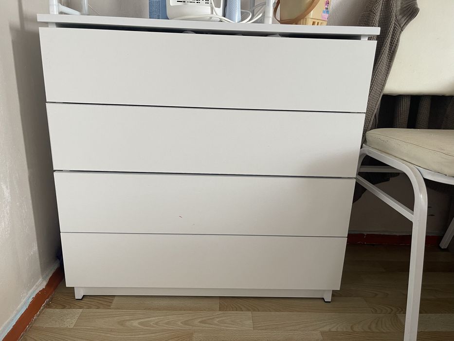 Продоам белый комод