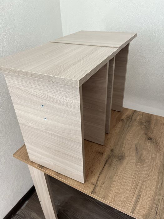 Обеденный стол+4 табуретки
