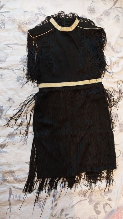 Продам платья на новый год