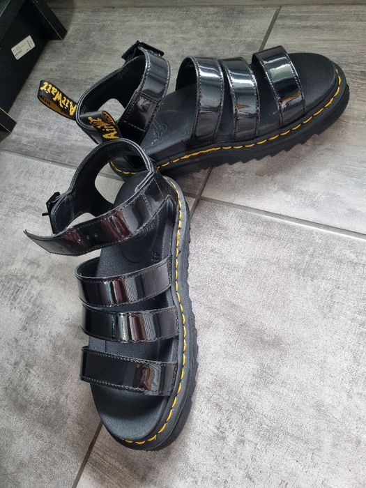 Sandale Dr.Martens negre cu catarama