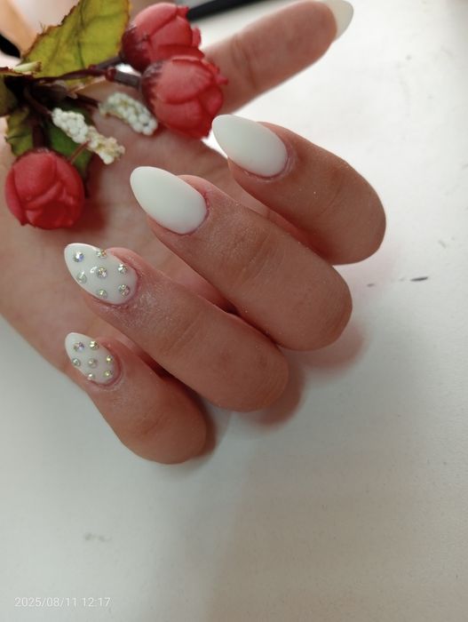 Маникюр на дому.