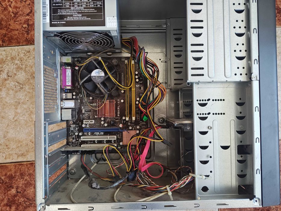 [За Ремонт Или За Резервни Части] 4 Броя Настолни Компютри