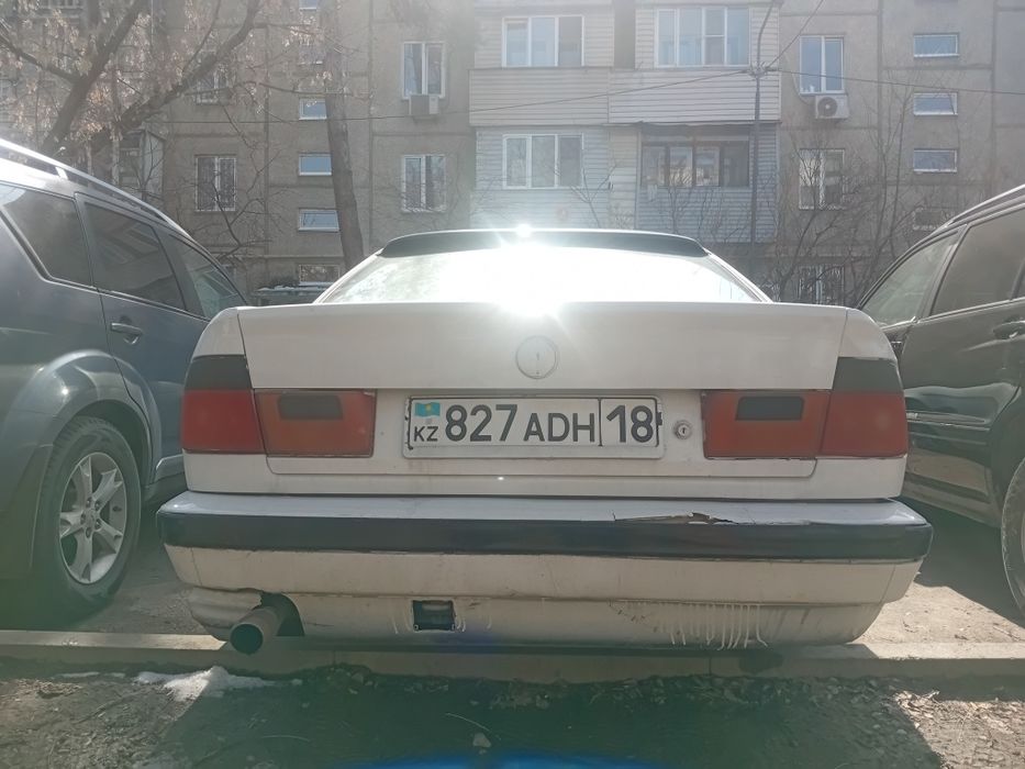 Продам машину бмв 520