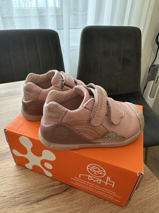 Продавам маратонки Biomecanics за момиченце. Размер 20