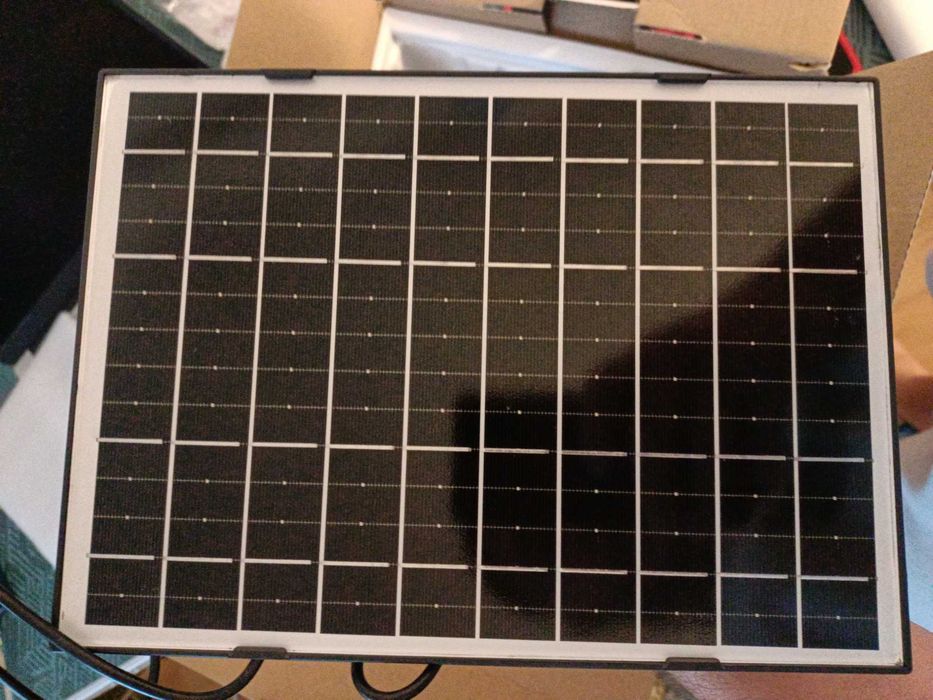 Camera video solară cu panou