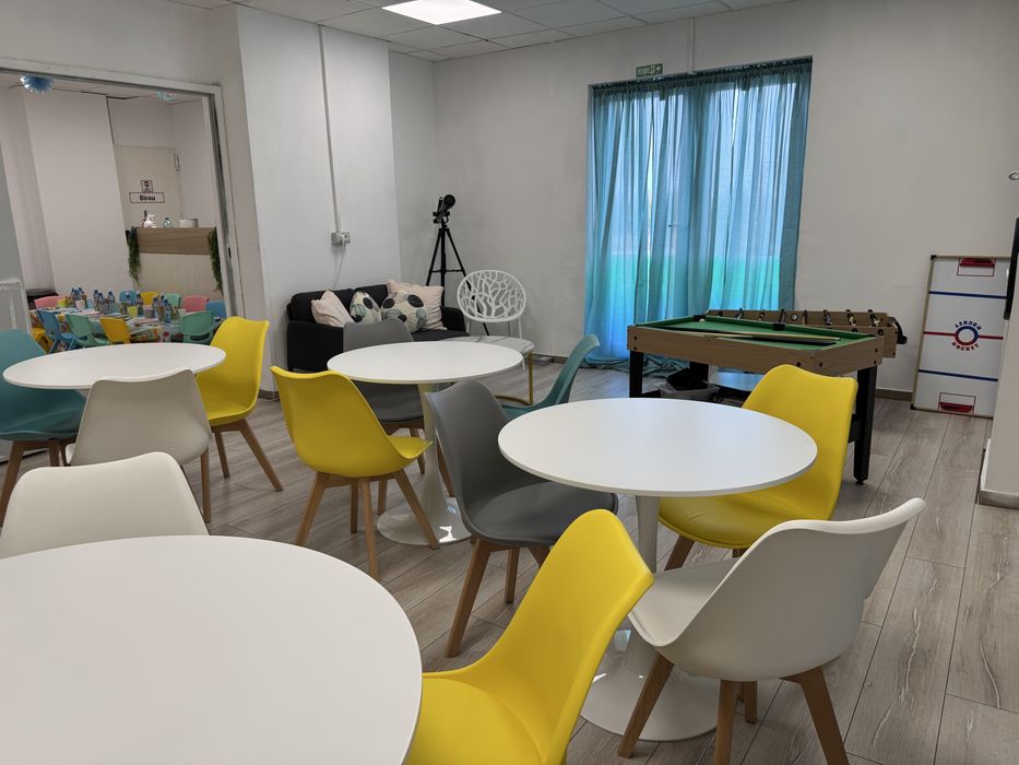 Set mobilier mese si scaune cafenea / loc de joaca/ after school