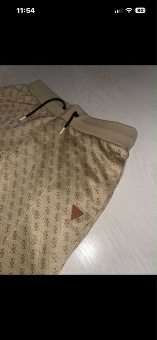 pantaloni guess