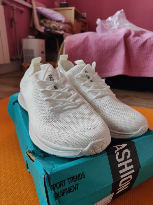 Кроссовки летние, дышащие. 43 размер