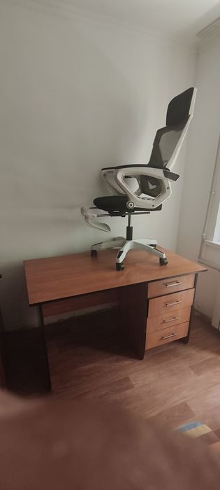 Компьютерный стол со стулом
