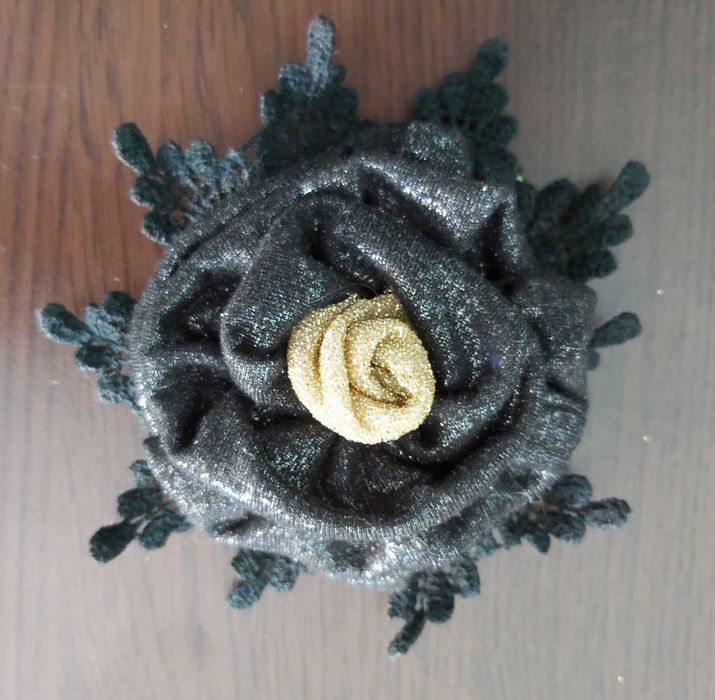 Брошки цветя от коприна