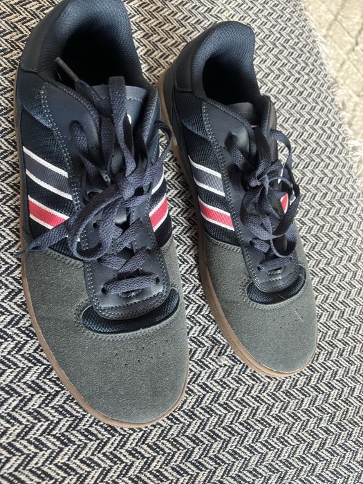 Продам футзалки 43 размер