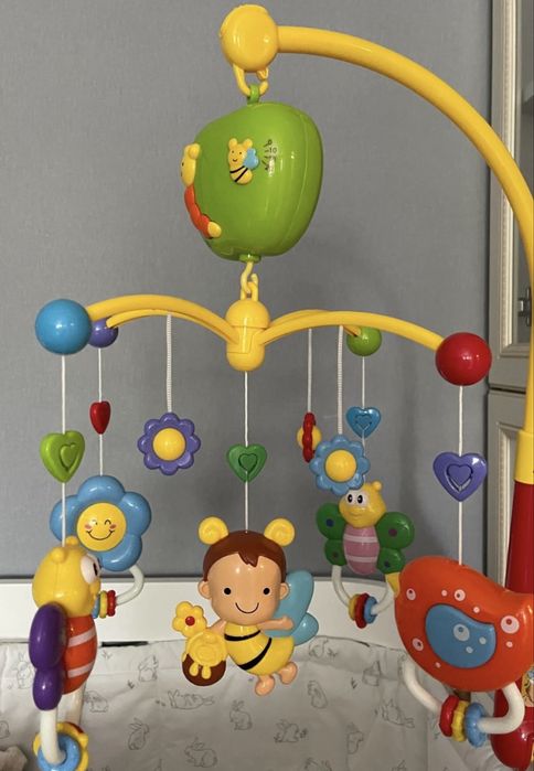 Мобиль 0+  музыкалыный, яркий.