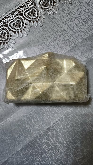 Вечерняя клатч золотистого цвета