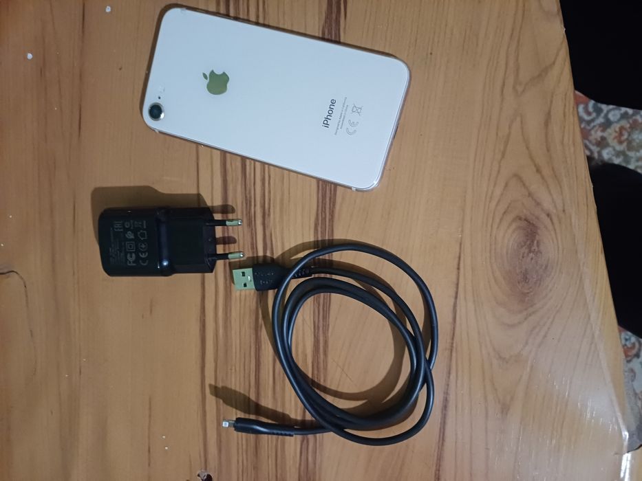 Продам оймен айфон 8