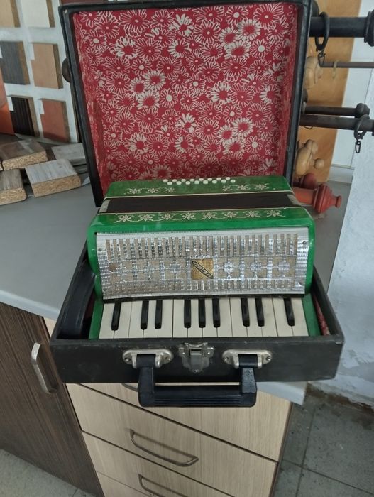 Продавам детски акордеон