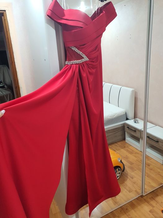 Rochie rosie cu trena nasa / ocazie / seara