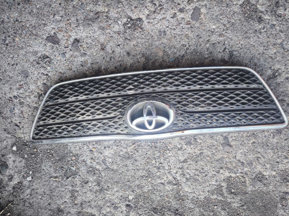 Решетка радиатора тойота королла