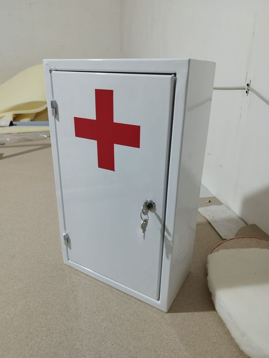 Аптечка металлическая настенная