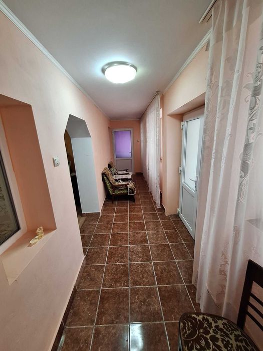 Casa cu doua corpuri in Sepreus. Curte betonata, renovate cu apa trasa, bai in ambele corpuri.