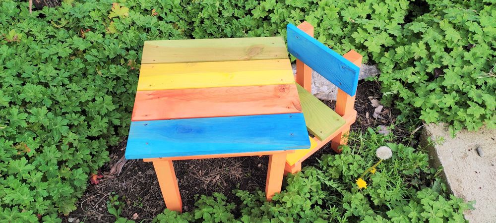 Детска маса със столчета;  Дървена масичка със столове за деца