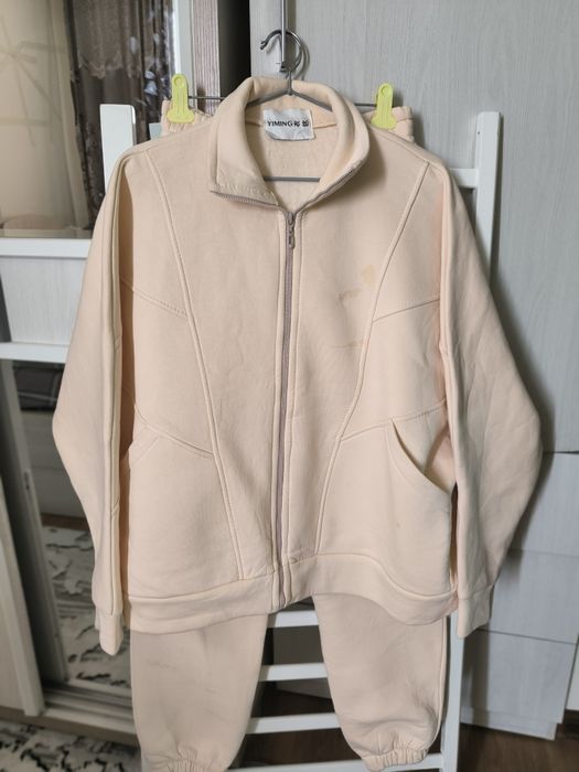 Женский спортивный костюм