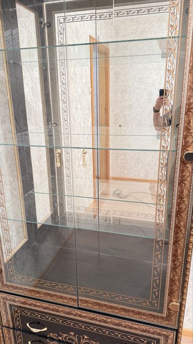 Сервант ветрина для посуды