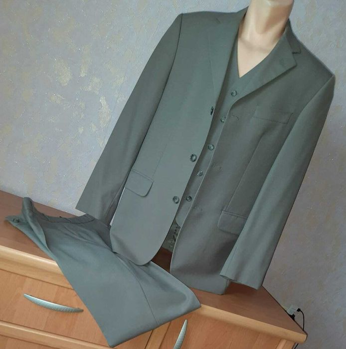 Продам мужской костюм