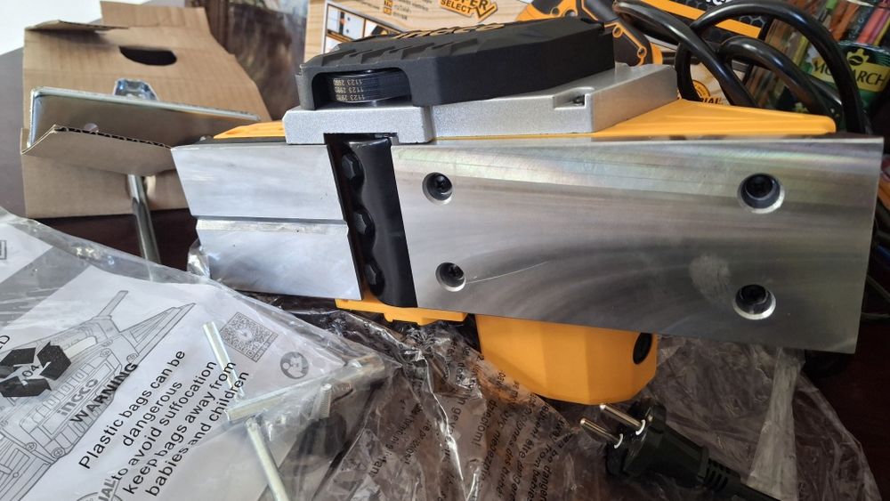 Рубанки (Рубанок) электрический, 
INGCO фирманики, оригинал