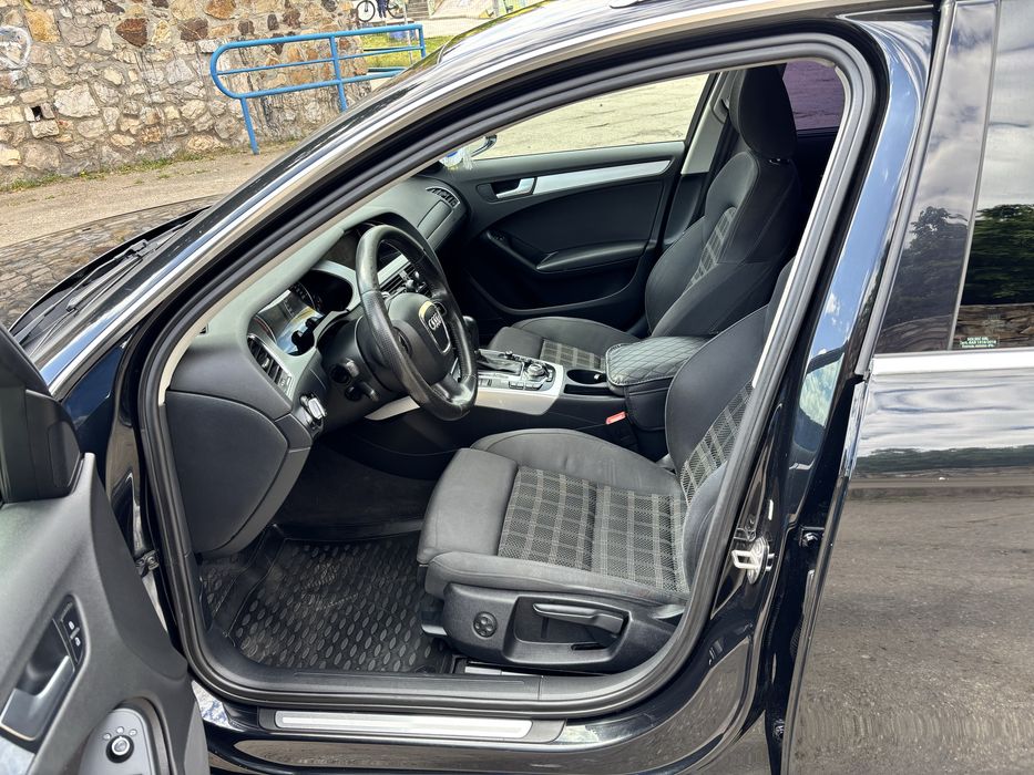 URGENT Vand sau schimb Audi A4 b8