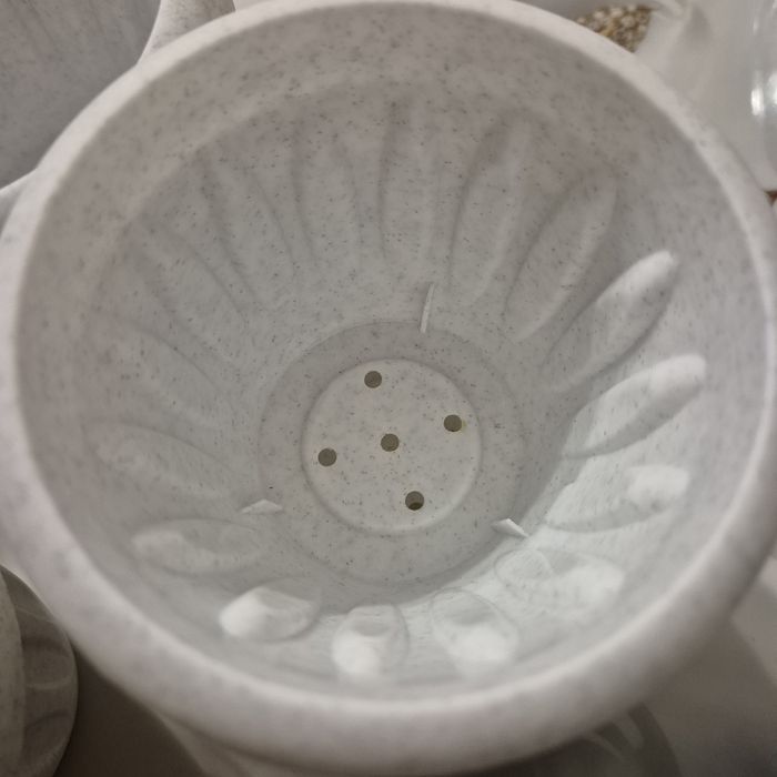 Продам горшки цветочные