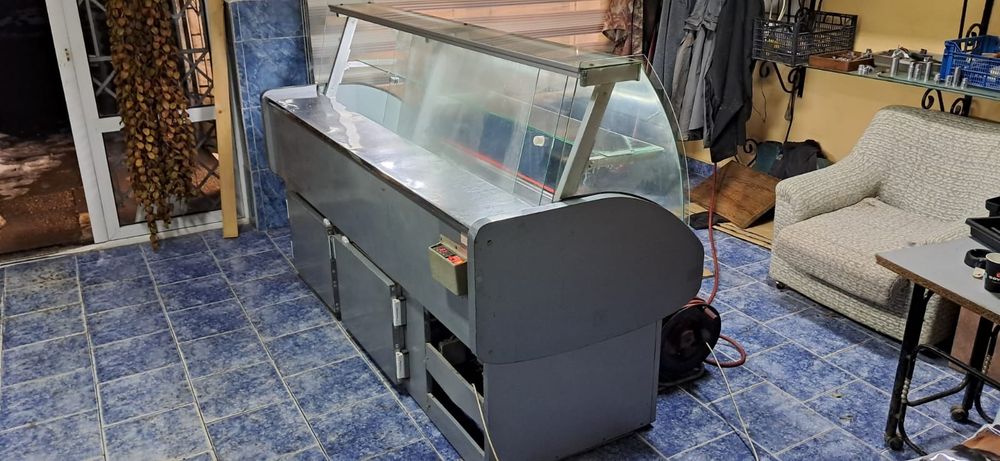 Хладилна витрина