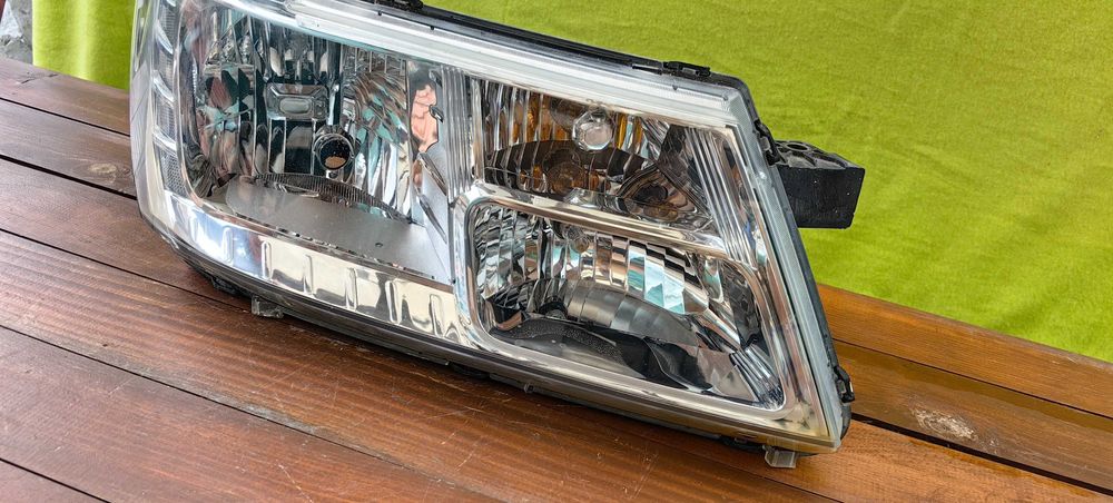 Фар за Fiat Freemont Dodge Jorney / Фиат Фримонт Додж Джърни