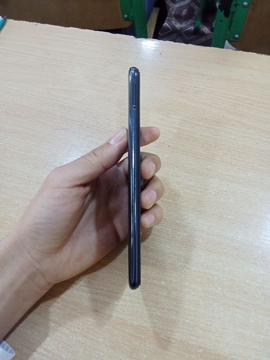 Redmi note 10 s .