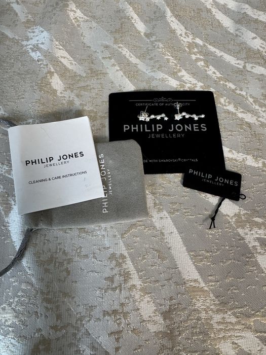 Cercei noi Philip Jones