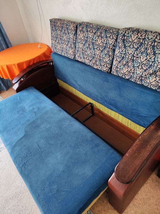 Продам диван качественный