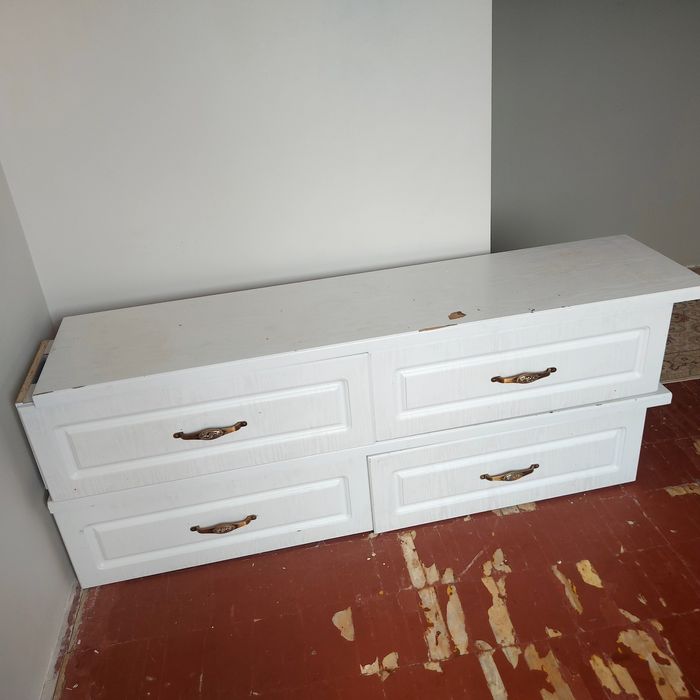 Шкаф 4 полка сурочна продам.