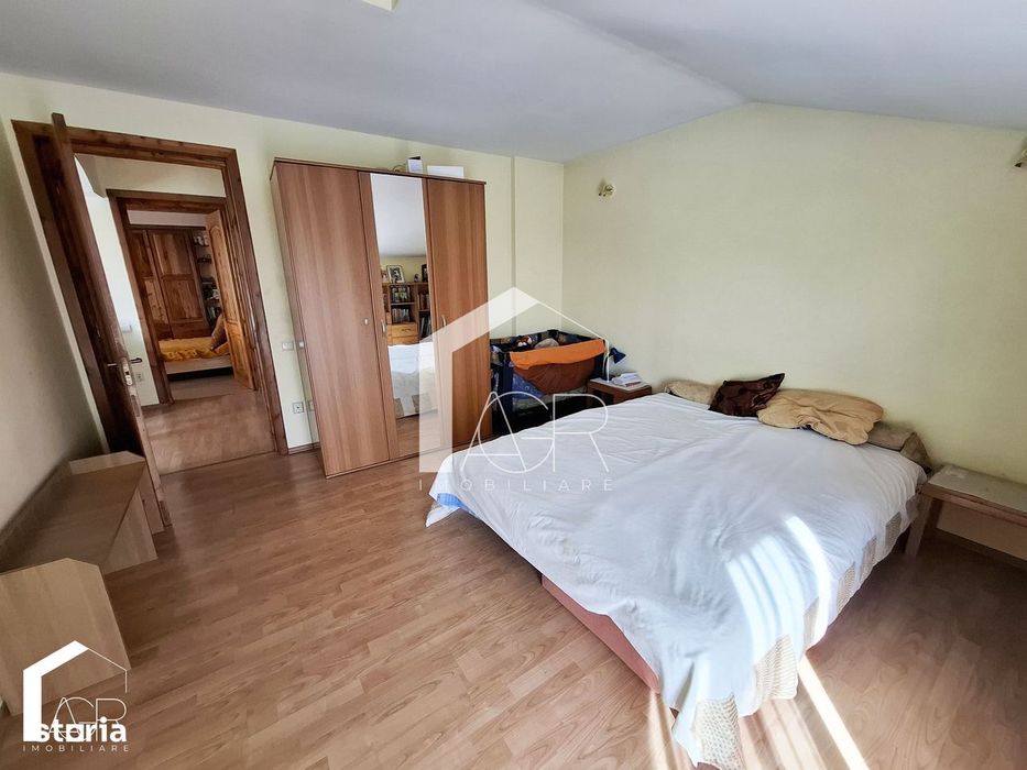 Casa tip duplex cu 6 camere, zona Republicii