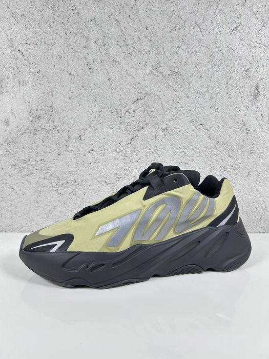 Adidas Yeezy Boost 700 MNVN Resin