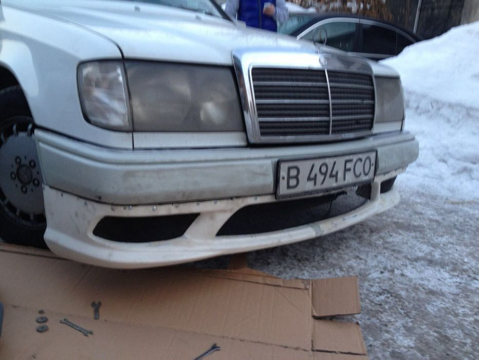Продам бампер на Мерседес е124