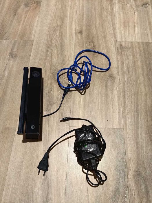 vand kinect 2 defect (pentru piese) + alimentator+cablu date
