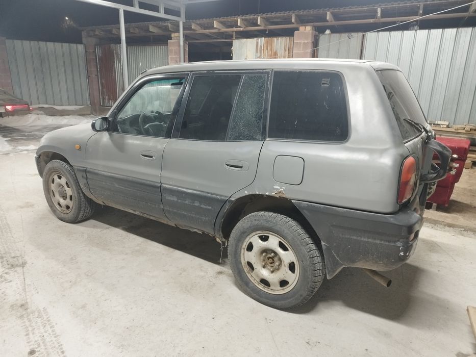 Продам Rav 4 машина состояние среднее!