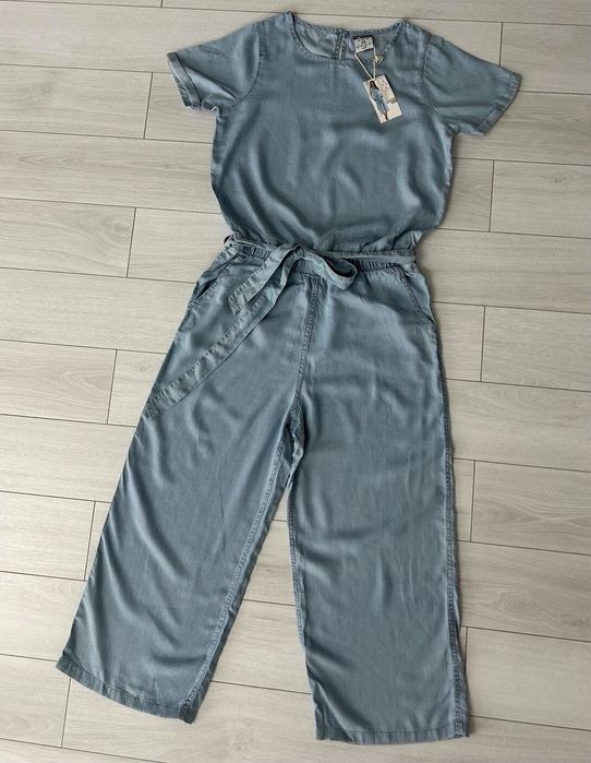 Дамски гащеризон размер М  и  дънки С размер