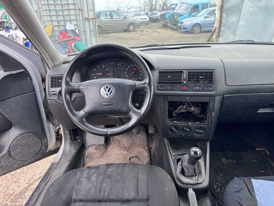 Volkswagen Golf 4 1.4i 75hp 1998г. На Части.