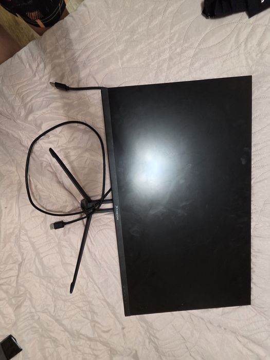 Продам  монитор экран разбить продаю на запчасти