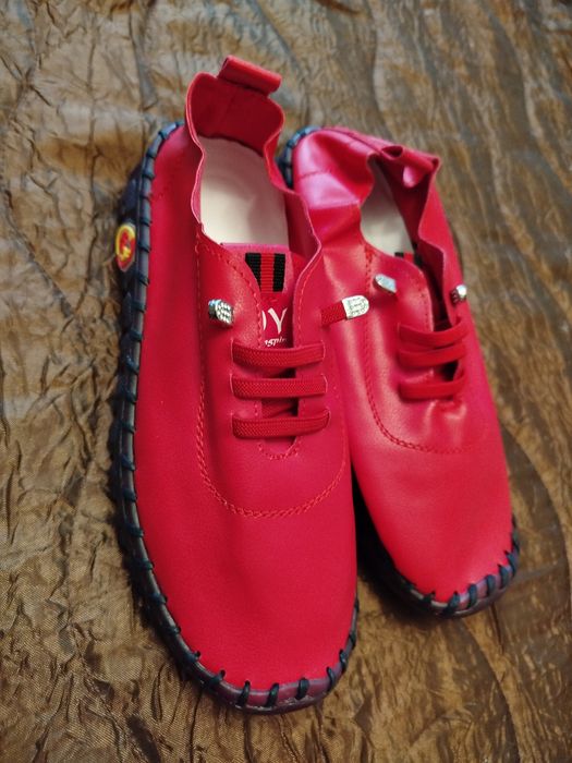 Червени обувки за пролет/есен