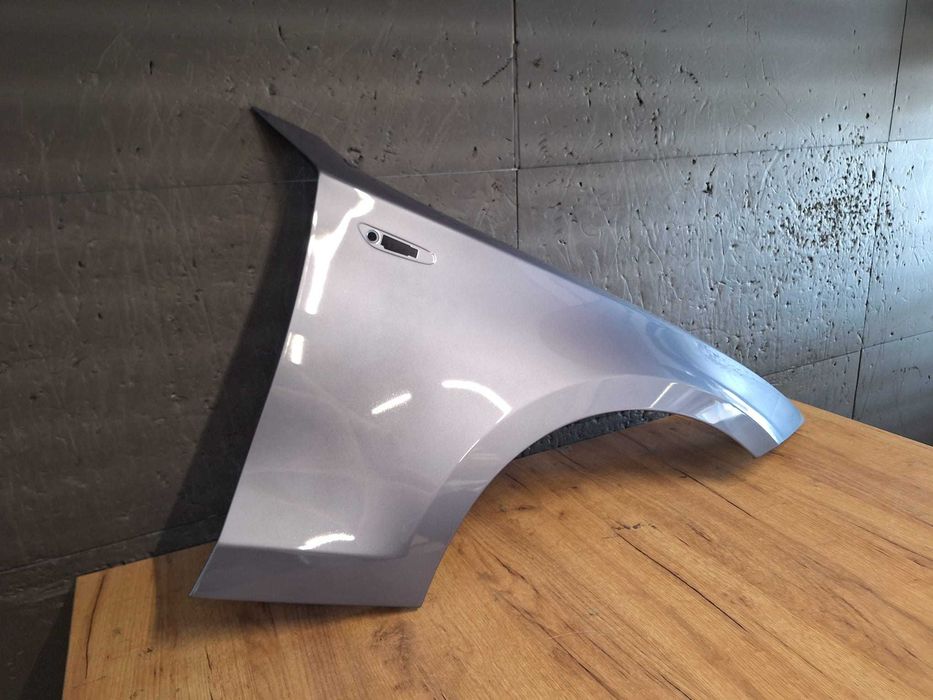 Aripa Fata Dreapta BMW E81 E87 An 2003-2010 (A18 (Gri))